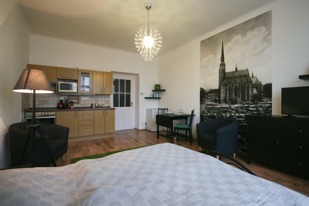 Apartman Mrakodrap Plzeň Exteriör bild