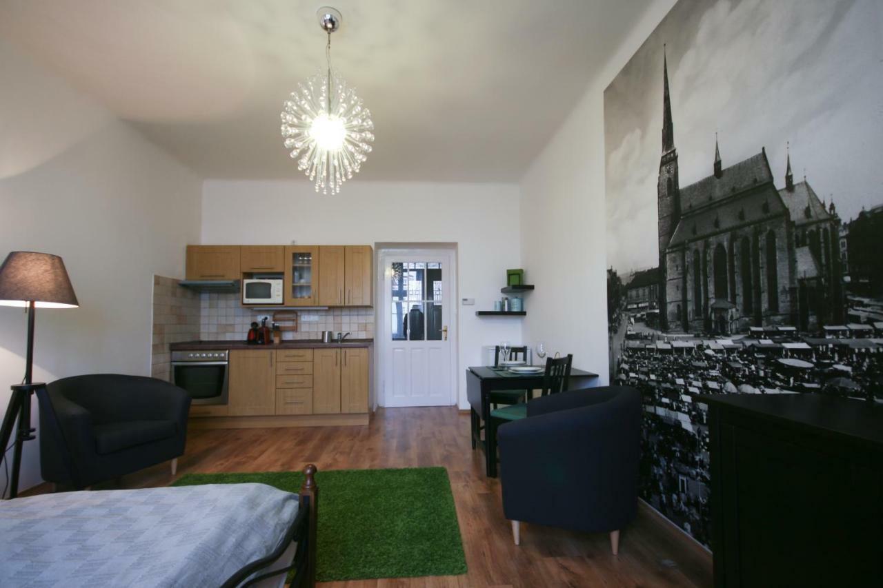 Apartman Mrakodrap Plzeň Exteriör bild