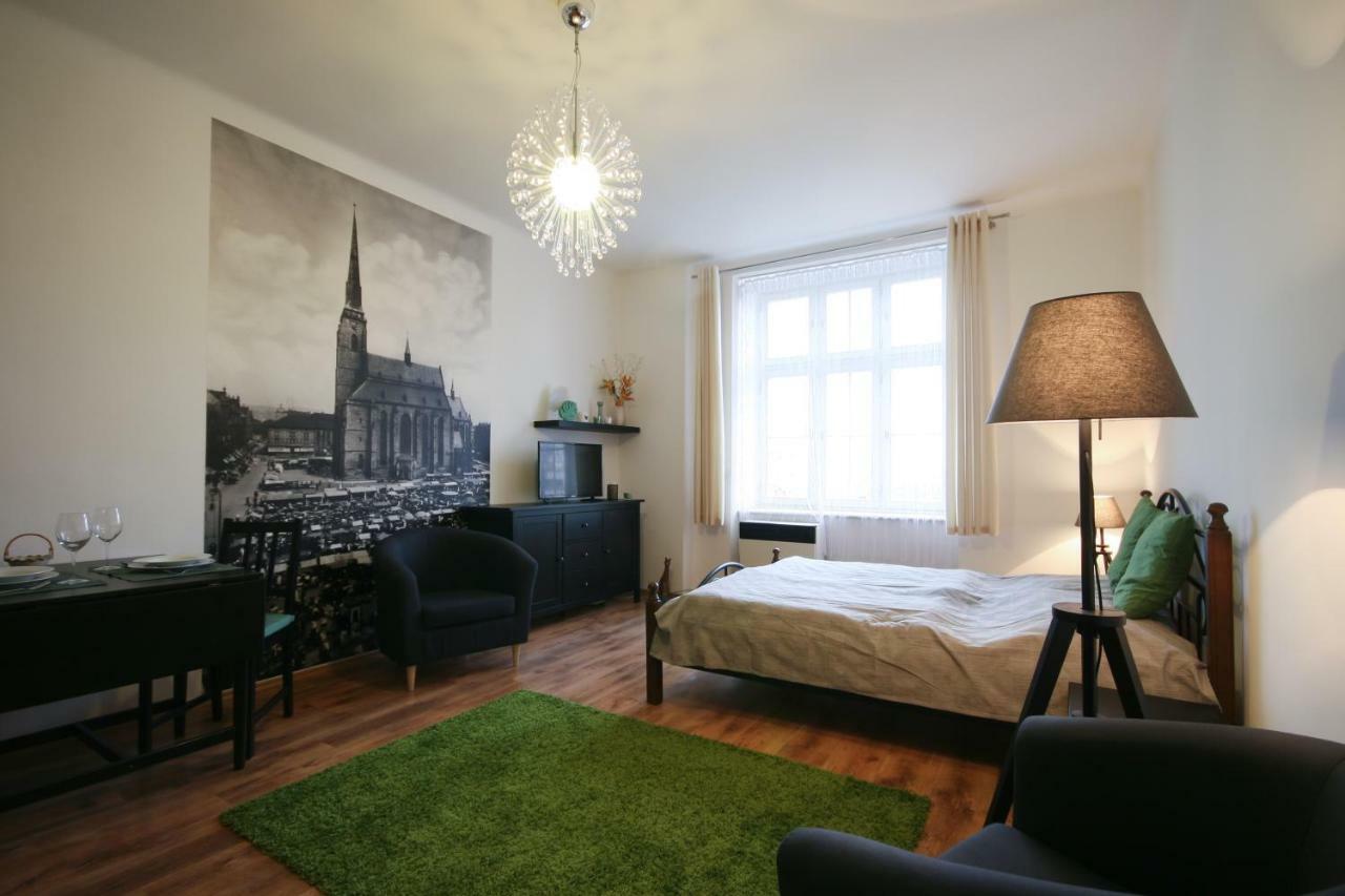 Apartman Mrakodrap Plzeň Exteriör bild