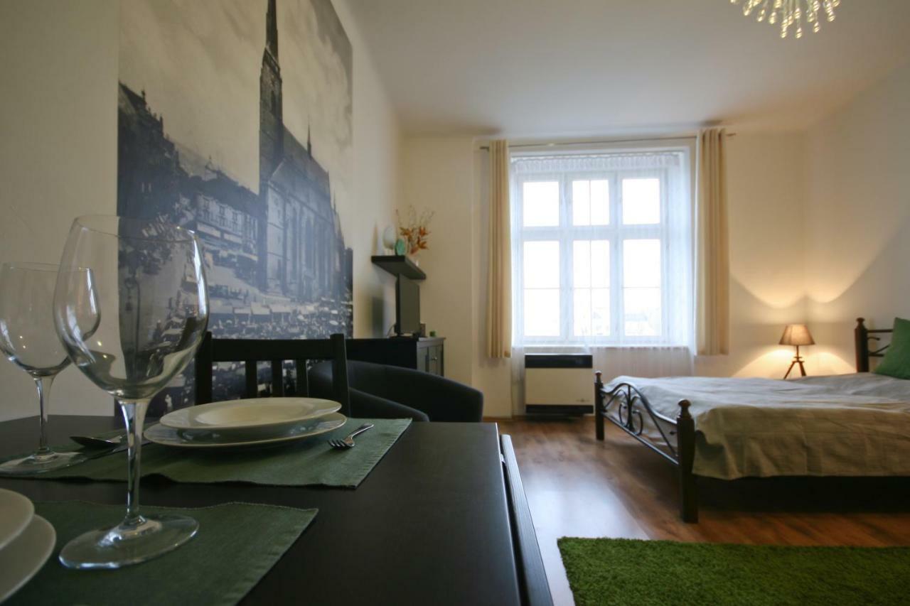Apartman Mrakodrap Plzeň Exteriör bild